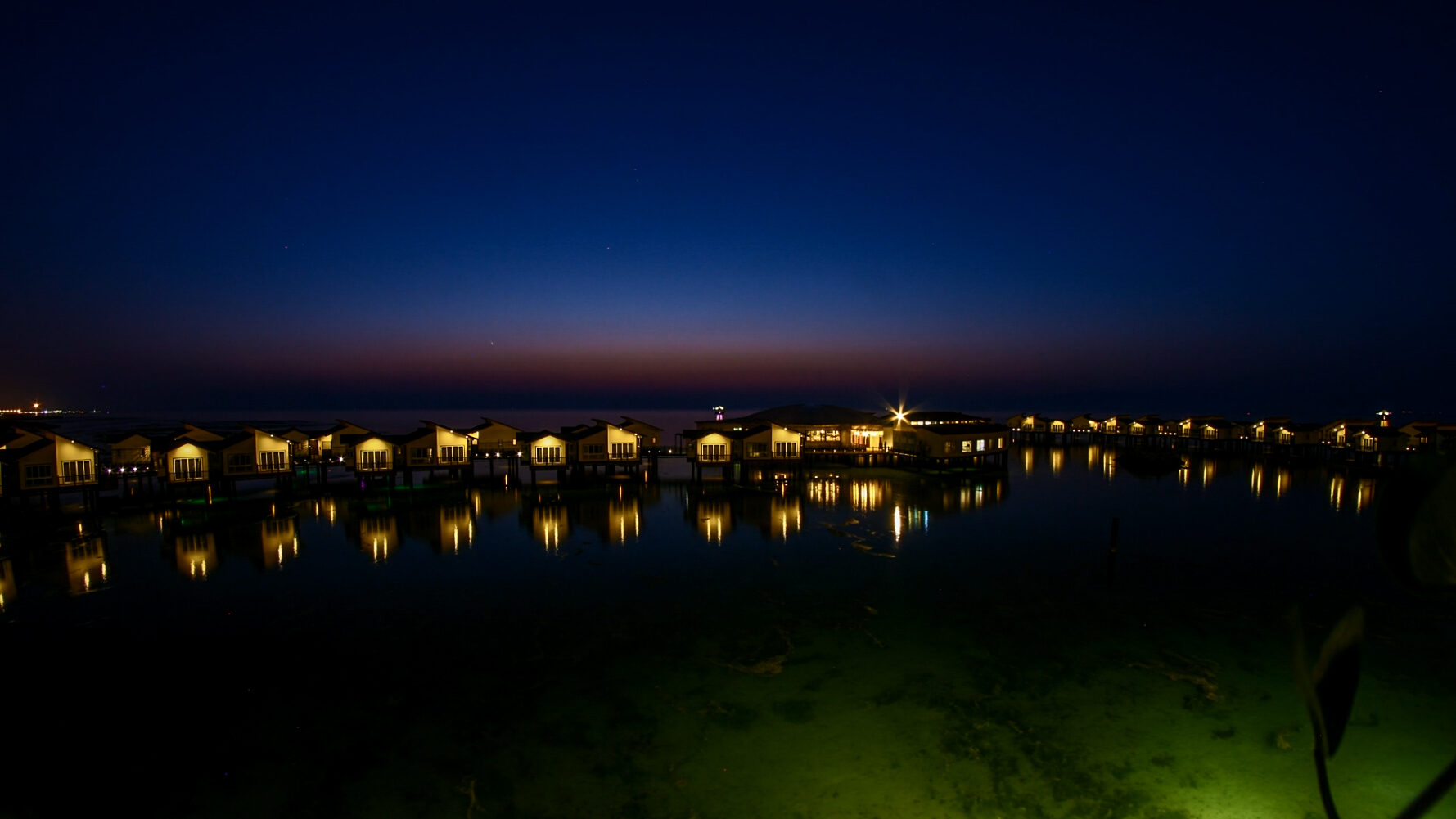 سوئیت های روی آب هتل ترنج